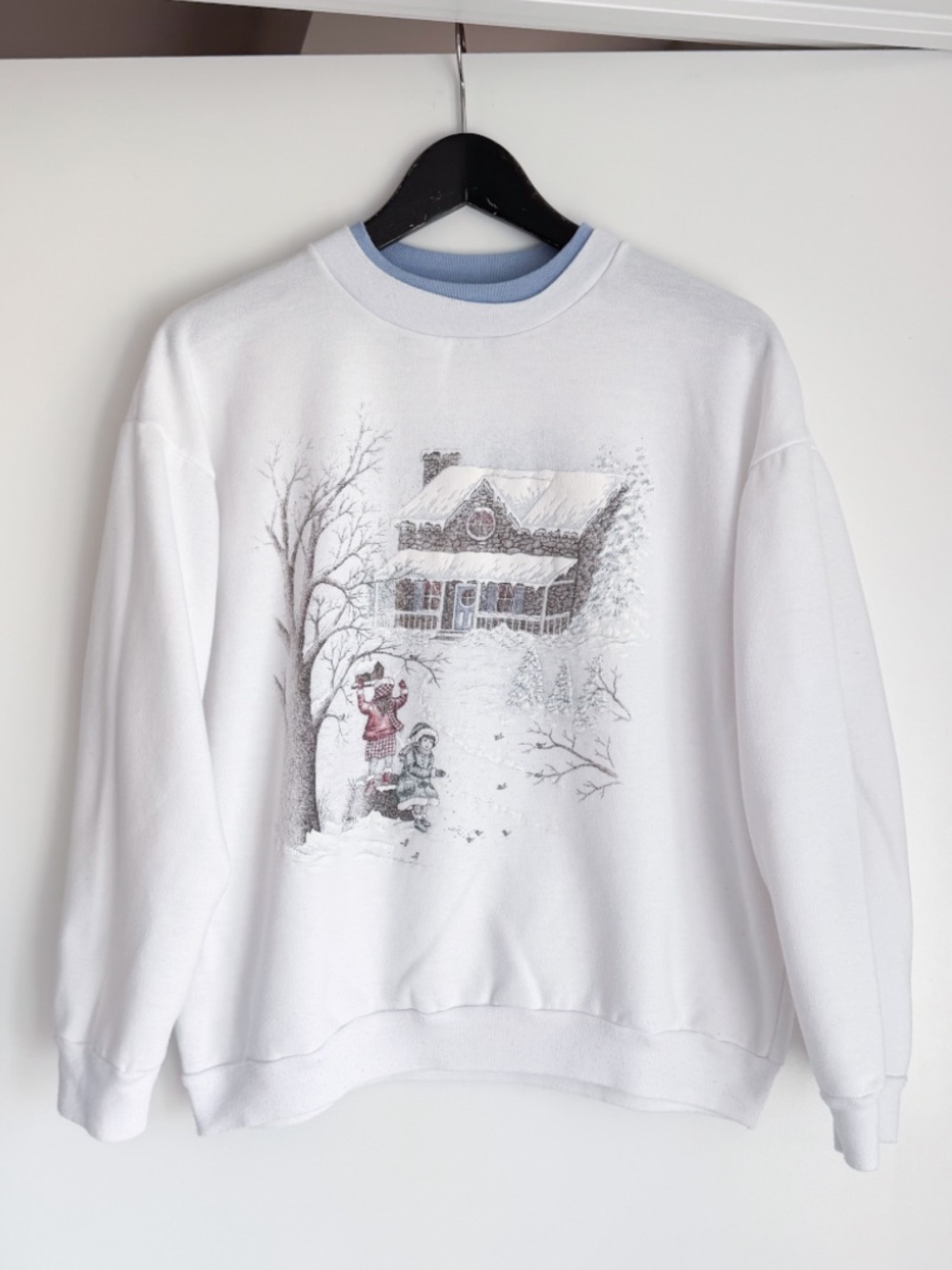 Vintage 90s Winter Cabin Scene Sweatshirt White Blue Double Collar Distressed